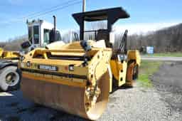 2010 Caterpillar CB64