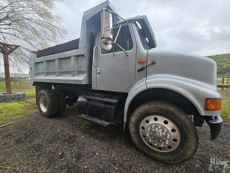 1997 International 8100 – 13528