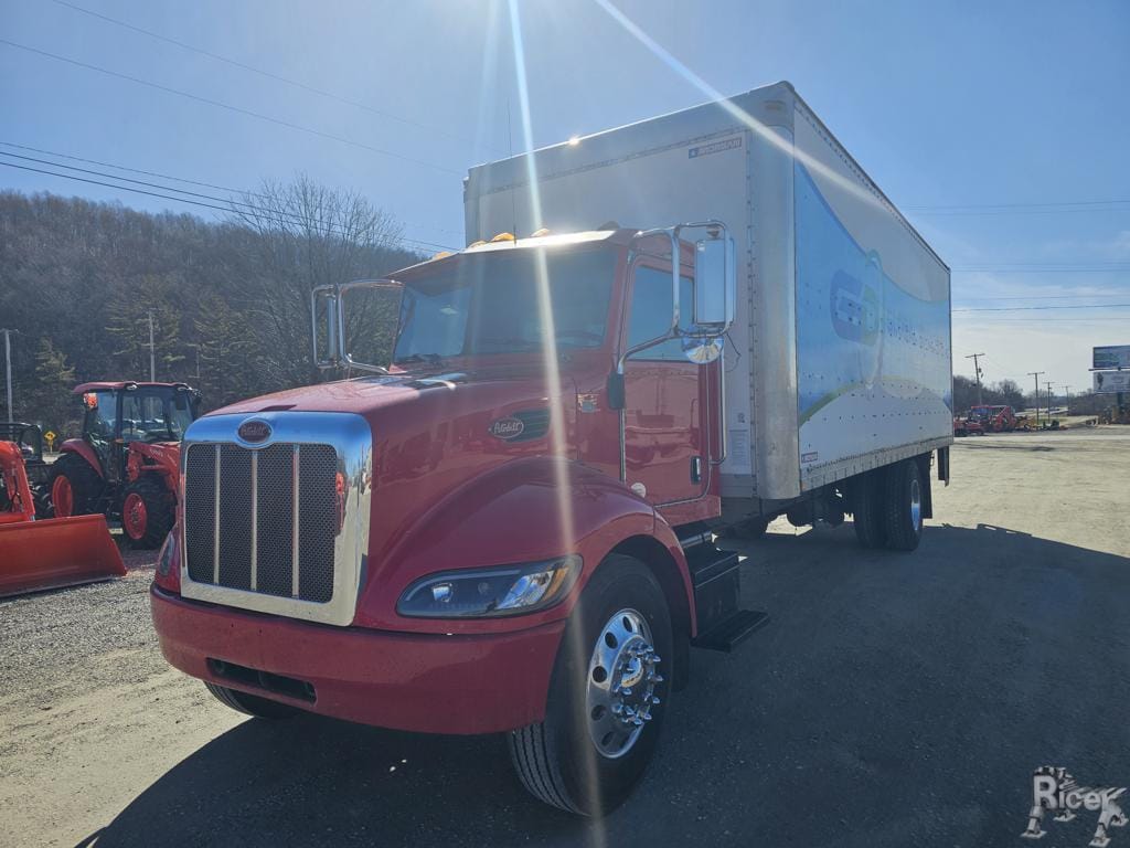 2013 Peterbilt 330