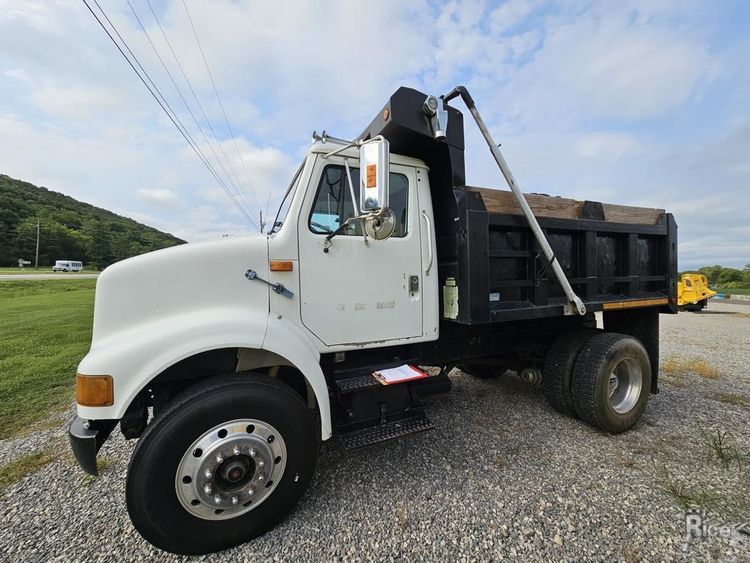 1998 International 8100 – 17945