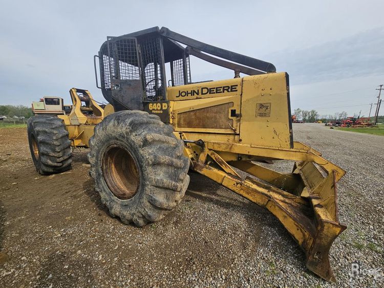 1987 John Deere 640D – 15012